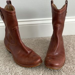 Fossil size 7.5 brown women’s cowboy boots